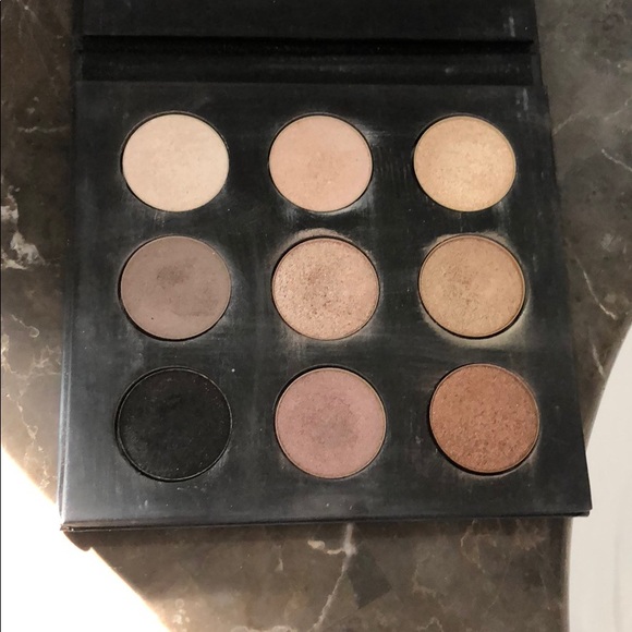 Eyeshadows - Picture 2 of 6